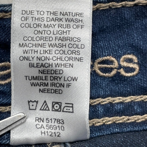 Women’s 16 Reg. Maurice’s Blue Jeans - Picture 9 of 12